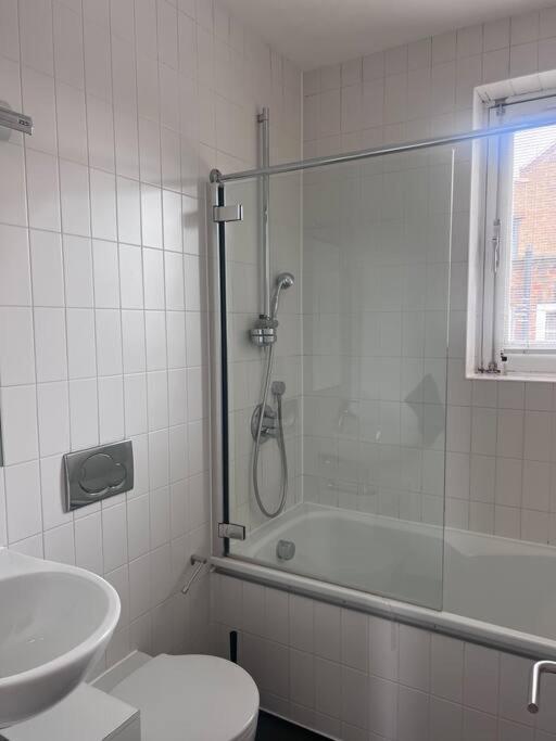 Central , Bright And Modern Flat Up To 4 People London Exterior foto